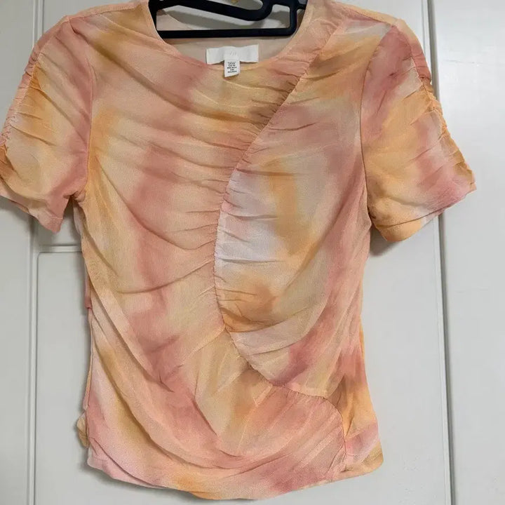 [BUNJANG] H&amp;M Tie-Dye Shirring Short-Sleeve T-Shirt / H&amp;M 타이다이 셔링 반팔 티셔츠