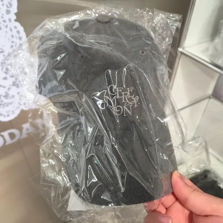 [BUNJANG] QWER Ceremony Pop-up Ball Cap / QWER 세레머니 팝업 볼캡