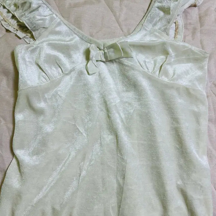 [BUNJANG] Liz Lisa Ivory Frill Velvet Sleeveless Top / 리즈리사 liz lisa 히메갸루 트랄라라 아이보리 프릴 벨벳 민소매 탑