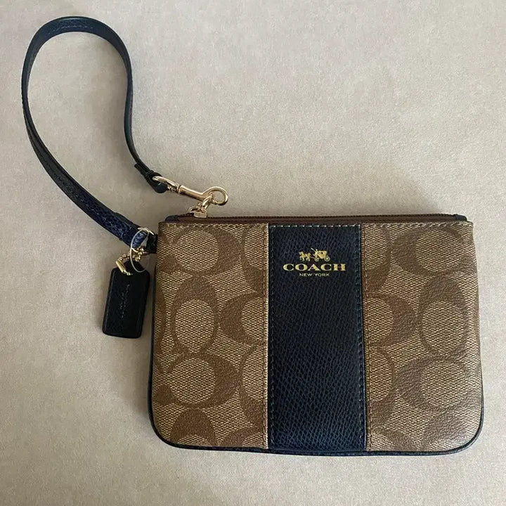 [BUNJANG] Coach Signature Wristlet Clutch Wallet / 코치 시그니처 리스트렛 클러치 지갑