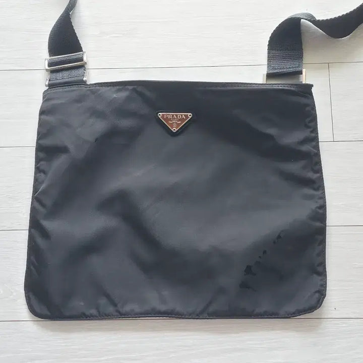 [BUNJANG] Prada Tessuto Nylon Triangle Logo Messenger Bag / 프라다 나일론 테수토 삼각로고 메신저백 남여공용