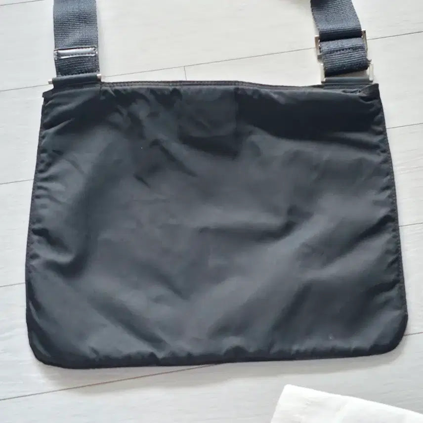 [BUNJANG] Prada Tessuto Nylon Triangle Logo Messenger Bag / 프라다 나일론 테수토 삼각로고 메신저백 남여공용