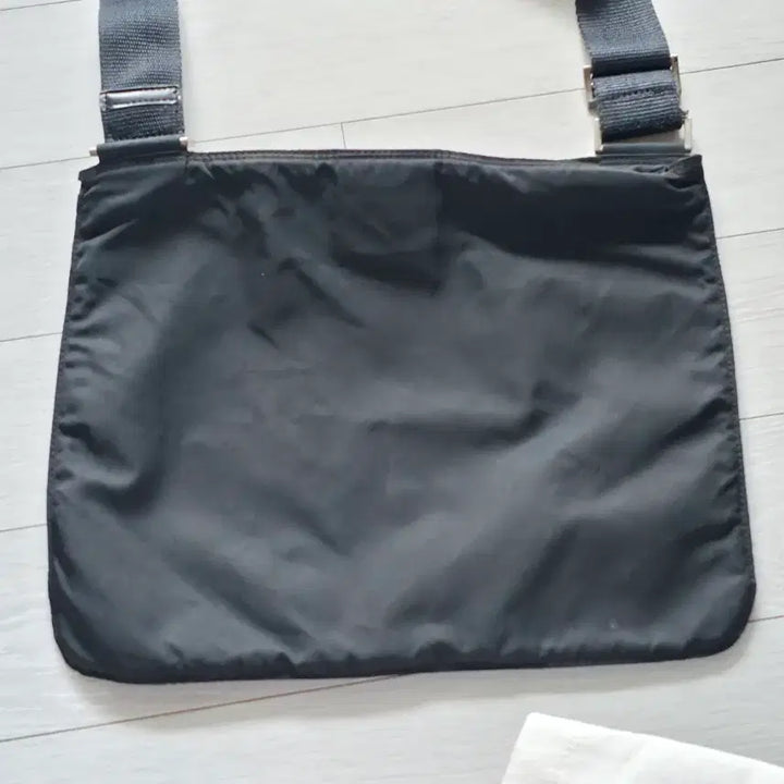 [BUNJANG] Prada Tessuto Nylon Triangle Logo Messenger Bag / 프라다 나일론 테수토 삼각로고 메신저백 남여공용