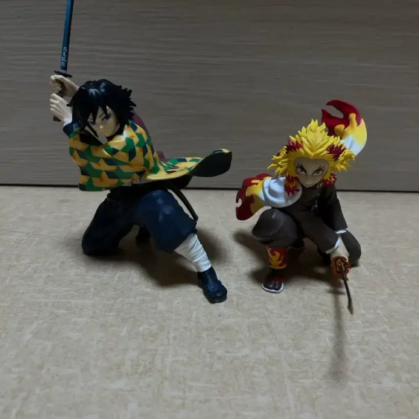 [BUNJANG] Demon Slayer Giyu &amp; Rengoku Figure Bundle (No Boxes) / 귀칼 피규어 일괄(기유,렌고쿠 박스X)