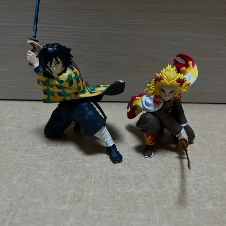 [BUNJANG] Demon Slayer Giyu &amp; Rengoku Figure Bundle (No Boxes) / 귀칼 피규어 일괄(기유,렌고쿠 박스X)