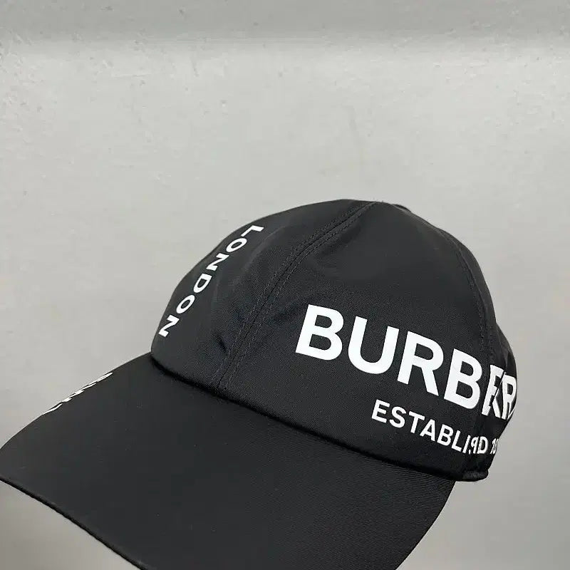 [BUNJANG] Burberry New Nylon Baseball Cap Black Horseferry Print / 버버리 신형 나일론 볼캡