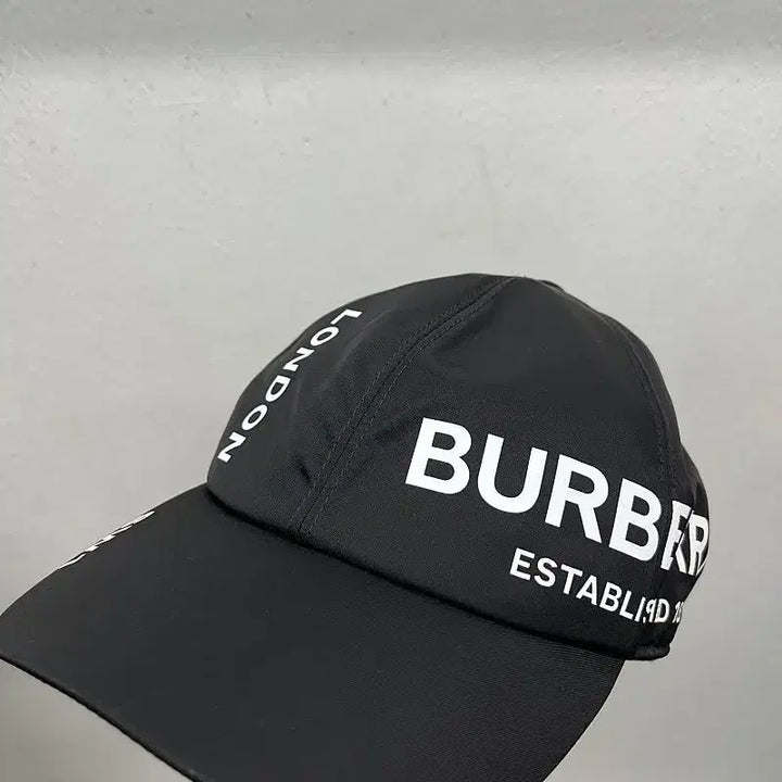 [BUNJANG] Burberry New Nylon Baseball Cap Black Horseferry Print / 버버리 신형 나일론 볼캡