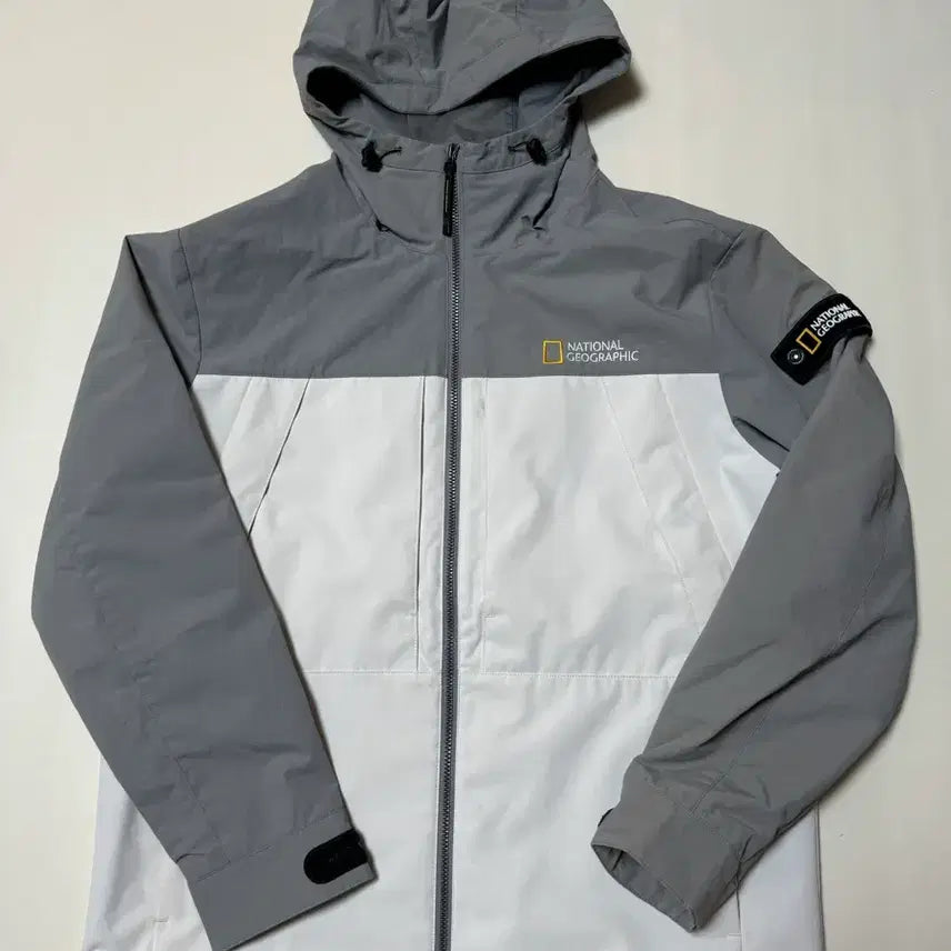 [BUNJANG] National Geographic Augustine 2L Waterproof Windbreaker M (Fits 95-100) / (신품급,판매22)내셔널지오그래픽 오거스틴 2L방수 바람막이95-100
