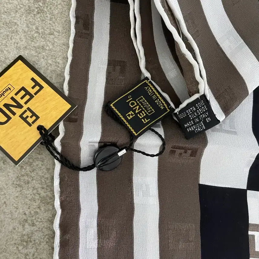 [BUNJANG] Fendi FF Logo Scarf Brown Black White / 매장가 백맘원대 펜디 FF 로고 스카프 브라운 블랙 화이트