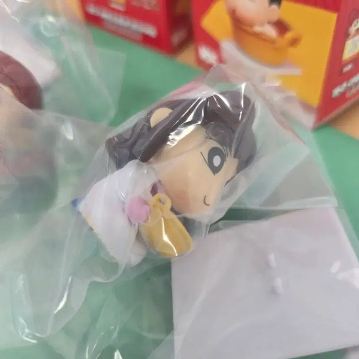 [BUNJANG] Crayon Shin-chan Ramen Stopper Figure - Nene (Random) / 짱구 라면스토퍼 랜덤 피규어 - 유리
