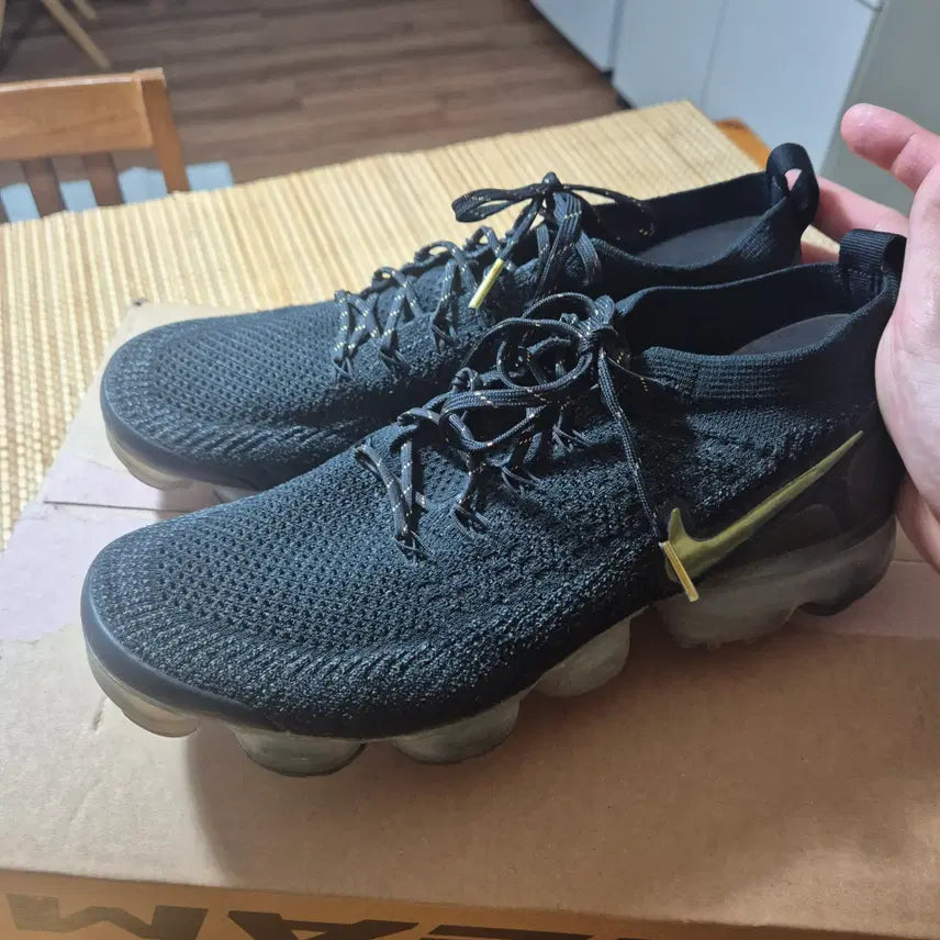 [BUNJANG] Nike Air VaporMax Flyknit 2 Black Gold (270) / (270)나이키 에어 베이퍼맥스 플라이니트 2 블랙 골드