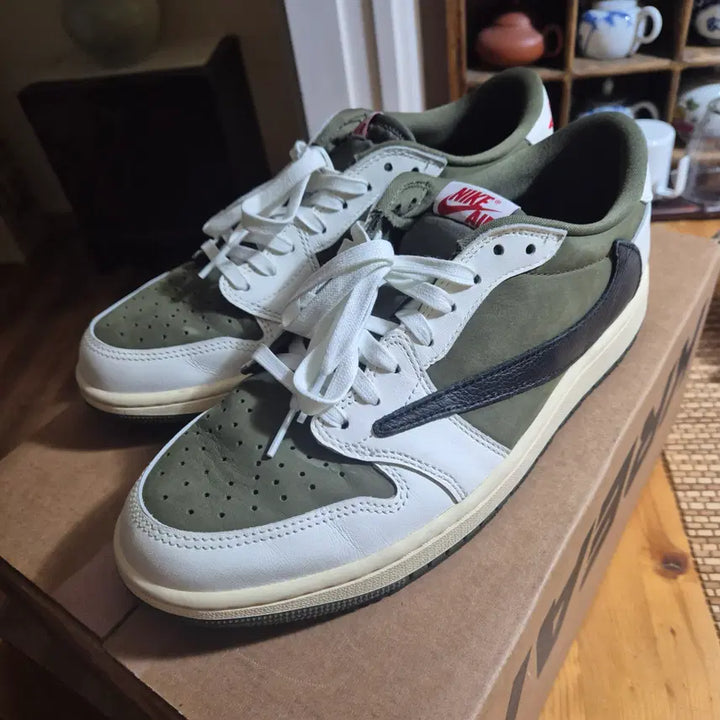 [BUNJANG] Air Jordan 1 Low OG SP Travis Scott Reverse Olive (275) / (275)조던 1 x 트래비스 스캇 레트로 로우 OG SP 리버스 올리브