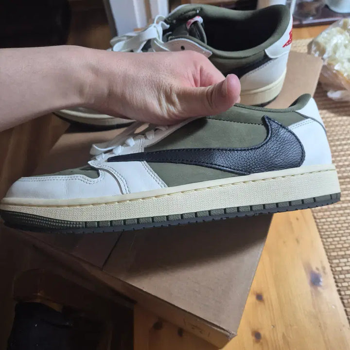 [BUNJANG] Air Jordan 1 Low OG SP Travis Scott Reverse Olive (275) / (275)조던 1 x 트래비스 스캇 레트로 로우 OG SP 리버스 올리브