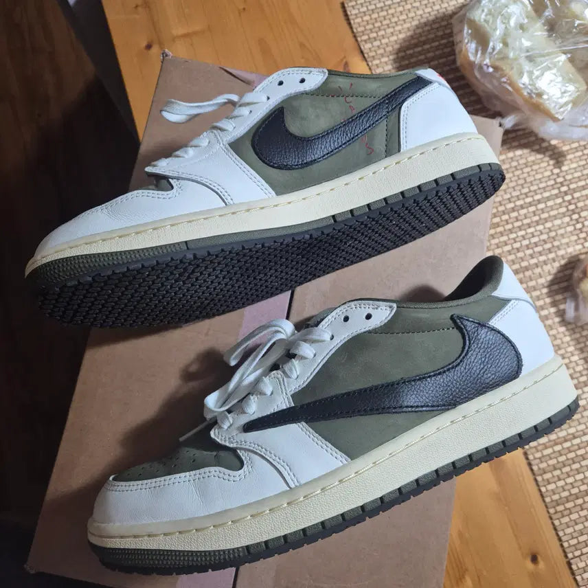 [BUNJANG] Air Jordan 1 Low OG SP Travis Scott Reverse Olive (275) / (275)조던 1 x 트래비스 스캇 레트로 로우 OG SP 리버스 올리브