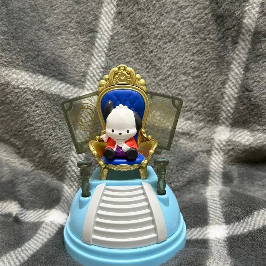 [BUNJANG] Riotoy Royal Chair Pochacco Figure / 리오토이 로열 체어 산리오 포차코 피규어