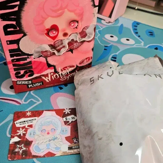 [BUNJANG] Pop Mart Skullpanda Winter Symphony Song of White Snow Plush Figure with Acrylic Case / (정품)팝마트 스컬판다 겨울교향곡 하얀눈의노래 + 아크릴 케이스