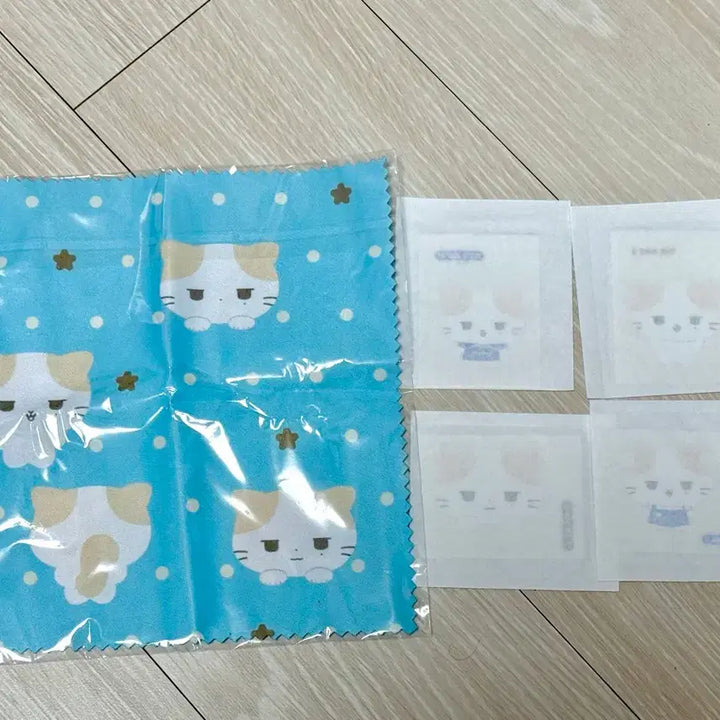 [BUNJANG] NCT Wish Yushi Photocard Cleaner Bundle / 유우시) 엔시티위시 유우시 안경닦이, 띠부실 일괄 양도
