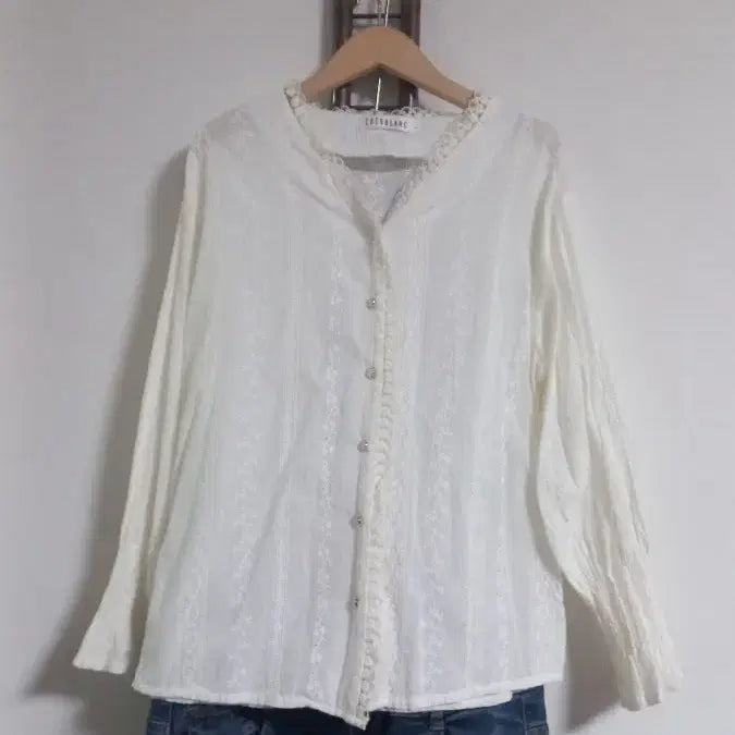 [BUNJANG] White V-Neck Lace Blouse Size 77 / 화이트 브이넥 레이스블라우스 77