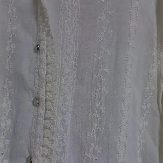 [BUNJANG] White V-Neck Lace Blouse Size 77 / 화이트 브이넥 레이스블라우스 77