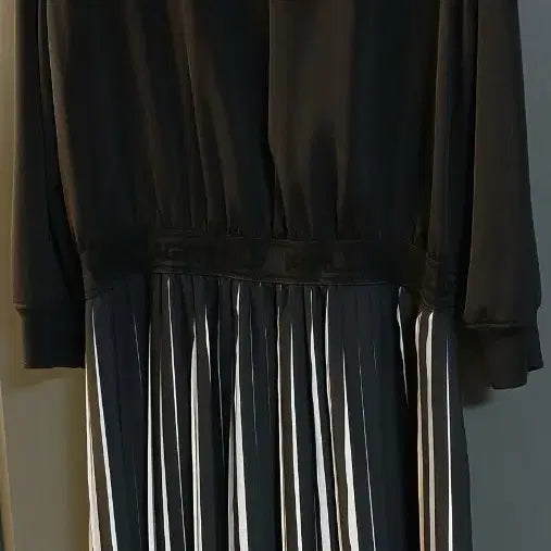 [BUNJANG] Karl Lagerfeld Stripe Pleated Dress / 칼 라거펠트 스트라이프 플리츠 원피스