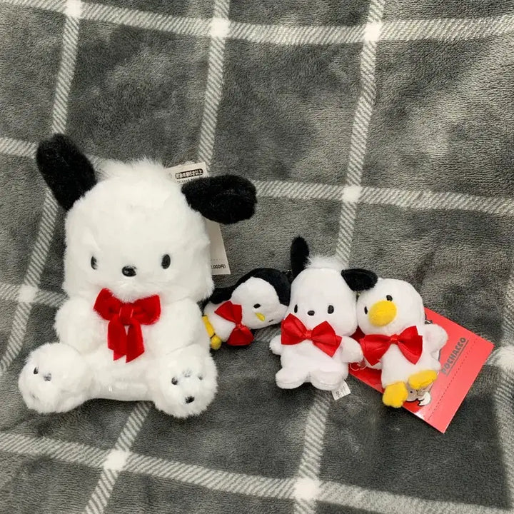 [BUNJANG] Sanrio Pochacco 35th Anniversary Red Ribbon Mascot Bundle Set / 산리오 포차코 35주년 레드 리본 마스코트, 손가락 인형 일괄