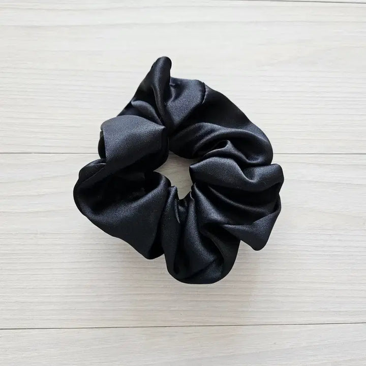 [BUNJANG] Satin Scrunchie Hair Tie - Black / (새상품) 공단 블랙 스크런치 곱창밴드