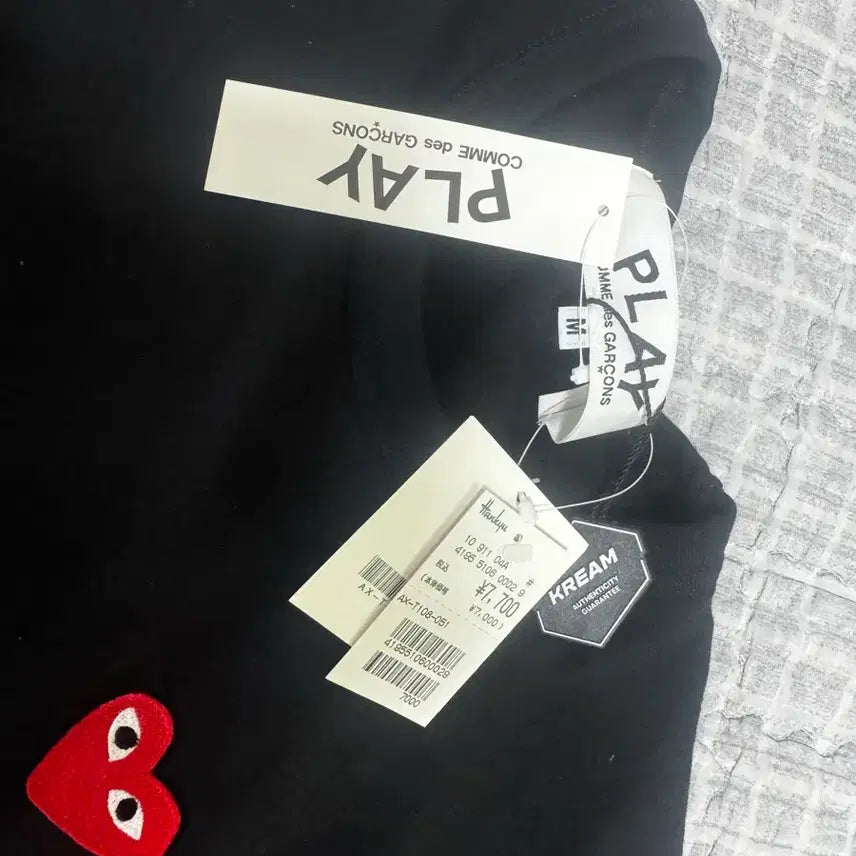 [SOLD OUT] 꼼데가르송 반팔 티셔츠 M사이즈 판매합니다. (미사용)