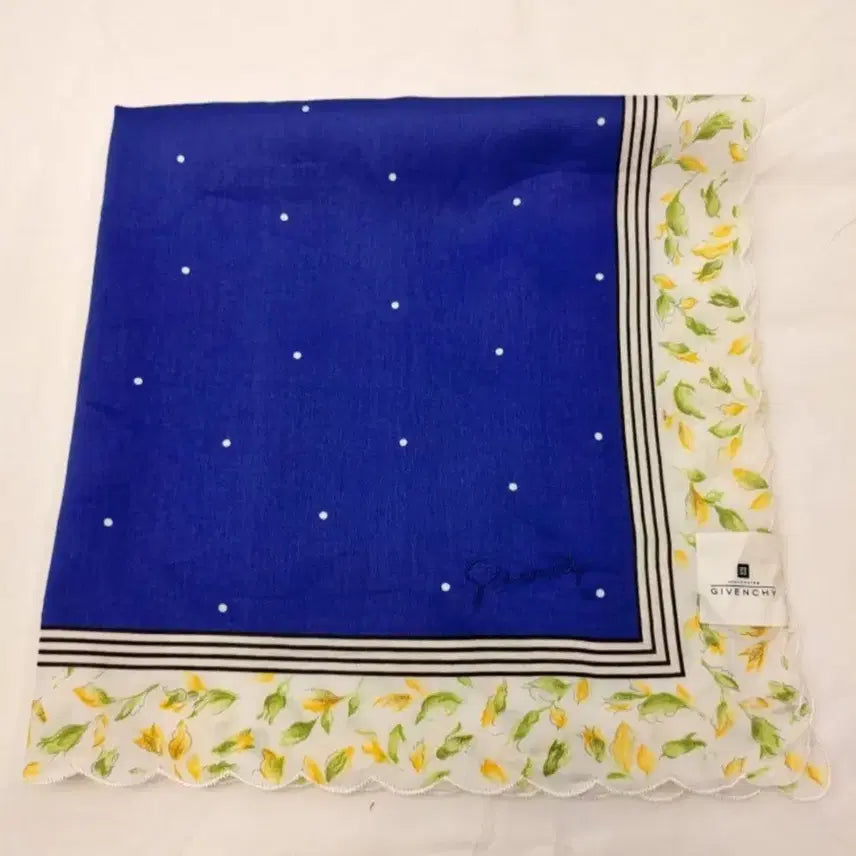 [BUNJANG] Givenchy Blue Dot Flower Handkerchief / 지방시 블루 도트 플라워손수건(새상품)
