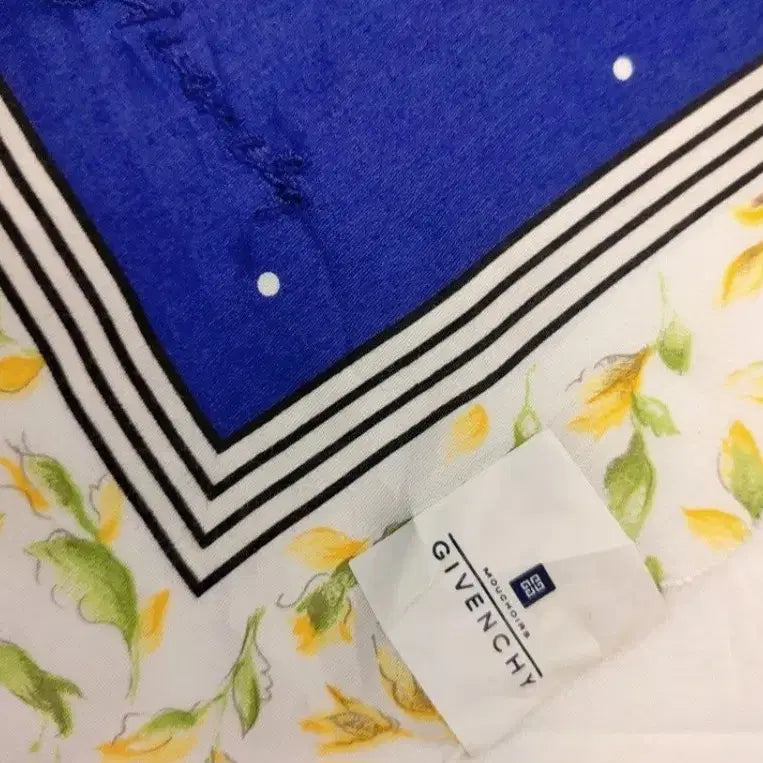[BUNJANG] Givenchy Blue Dot Flower Handkerchief / 지방시 블루 도트 플라워손수건(새상품)