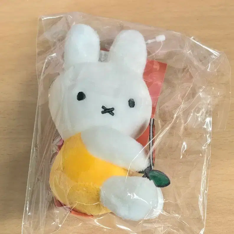 [BUNJANG] Miffy 8cm Doll Keychain Yellow / 꽃을 든 미피 8cm 인형 키링 옐로우