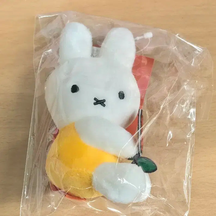 [BUNJANG] Miffy 8cm Doll Keychain Yellow / 꽃을 든 미피 8cm 인형 키링 옐로우