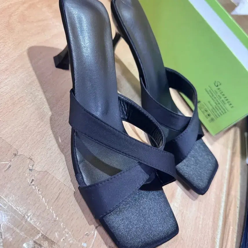 [BUNJANG] Black Strap Heeled Sandals (240) / 스트랩 샌들 힐