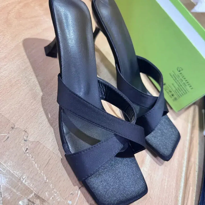 [BUNJANG] Black Strap Heeled Sandals (240) / 스트랩 샌들 힐