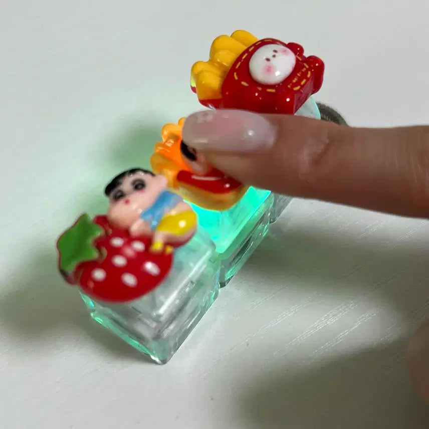 [BUNJANG] Crayon Shin-chan LED Keycap Keychain / 짱구 LED 키캡 키링