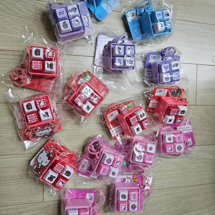 [BUNJANG] Hello Kitty Keycap Keychain (Pastel) / 헬로키티 키캡 키링