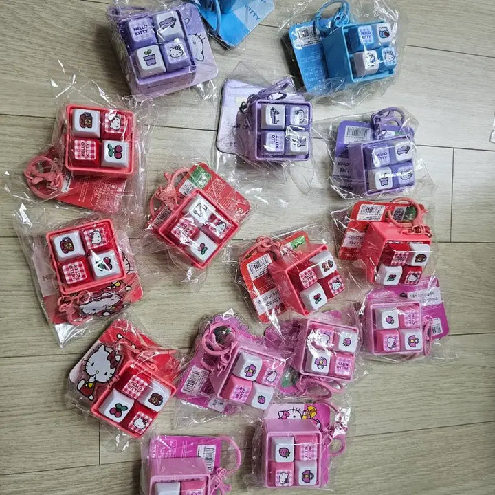[BUNJANG] Hello Kitty Keycap Keychain (Pastel) / 헬로키티 키캡 키링