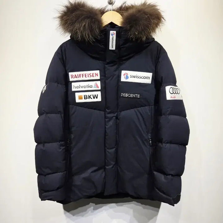 [SOLD OUT] 데상트 스위스 스키팀 레플리카 라쿤퍼 덕다운 패딩