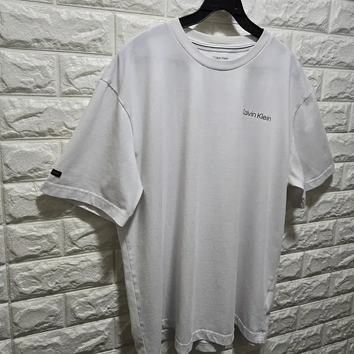 [BUNJANG] Calvin Klein Small Logo T-Shirt White XL (105) / 캘빈클라인 스몰로고 반팔티 105