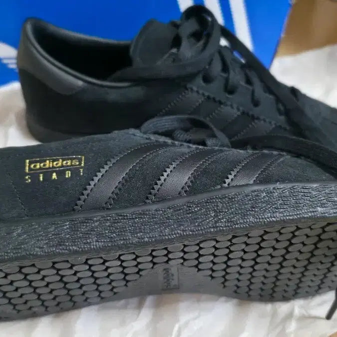 [BUNJANG] Adidas Stadt Core Black Carbon (245mm) / 아디다스 슈타트 코어 블랙 카본(245mm)