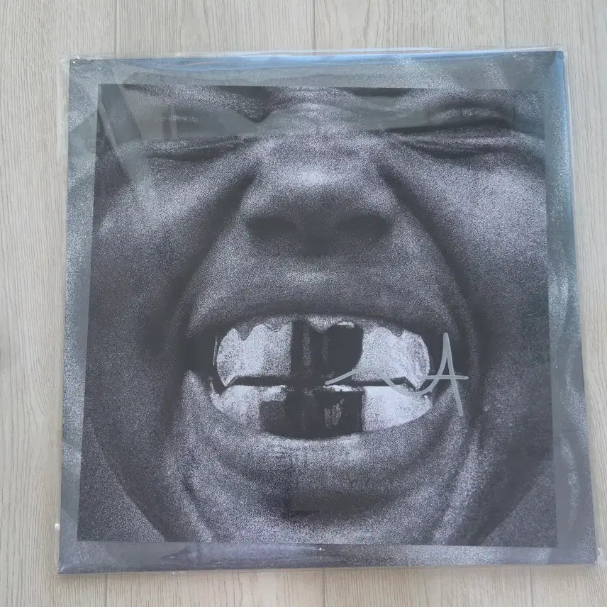 [BUNJANG] Kanye West YE Bully Autographed Vinyl LP / 칸예 웨스트 bully 싸인 lp