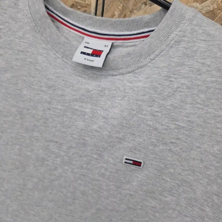 [BUNJANG] Tommy Jeans Gray Short Sleeve T-Shirt / 한섬 타미진스 그레이 반팔 티셔츠