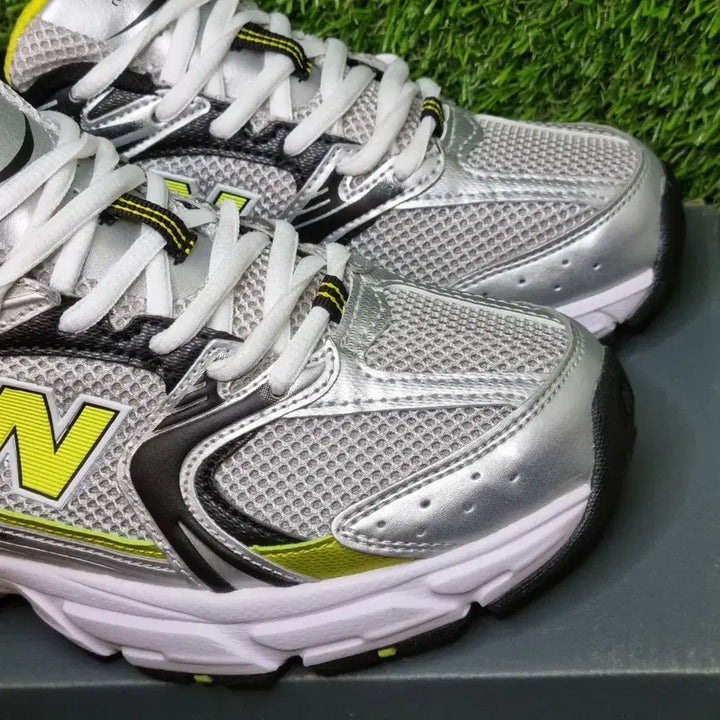 [BUNJANG] New Balance 530 Sneakers (245) / 뉴발란스 530 운동화 (245)