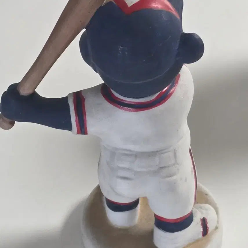 [BUNJANG] 40-Year-Old OB Bears (Doosan Bears) Ceramic Figure / 40년된 OB(두산)베어스 도자기피규어
