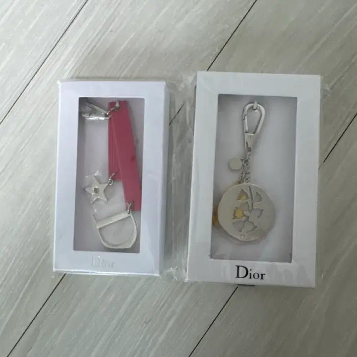 [BUNJANG] Dior Logo Keyring / 디올 열쇠고리