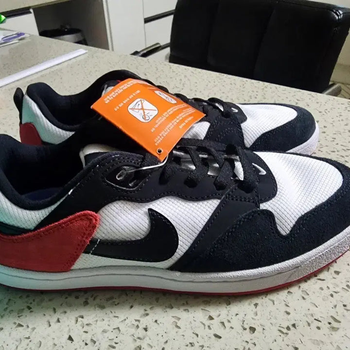 [BUNJANG] Nike SB Alleyoop (GS) Sneakers / 나이키 sb 앨리웁 (GS) 250mm