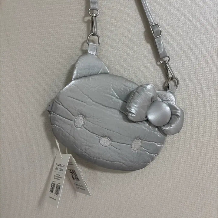 [BUNJANG] Joseph &amp; Stacey Hello Kitty Slick Mini Cross Bag Silver / 조셉앤스테이시 슬릭 미니 크로스 헬로키티 실버