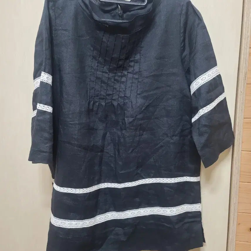 [BUNJANG] Black Linen Lace Blouse / 마 검정색 레이스 장식 블라우스