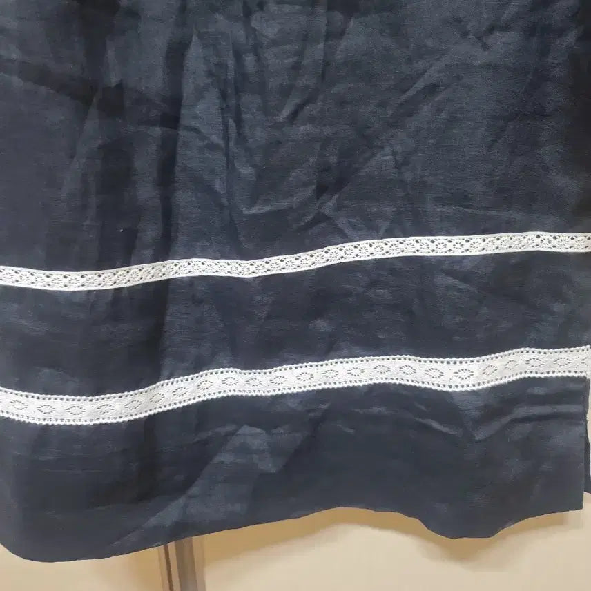 [BUNJANG] Black Linen Lace Blouse / 마 검정색 레이스 장식 블라우스