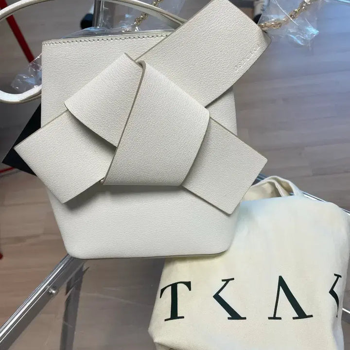[BUNJANG] Austkaka Mini Crossbody Bag (Cowhide) / 오스트카카 미니 크로스백(소가죽)