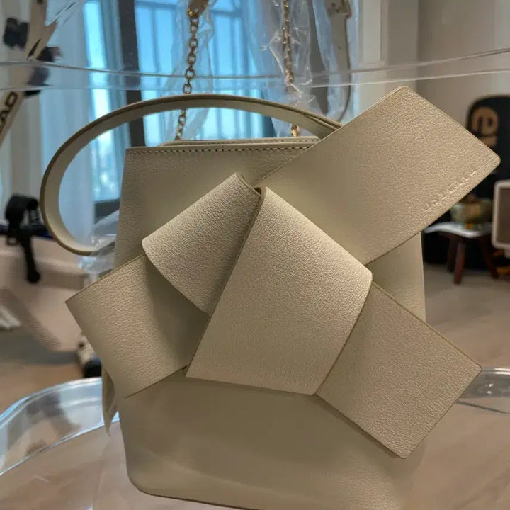 [BUNJANG] Austkaka Mini Crossbody Bag (Cowhide) / 오스트카카 미니 크로스백(소가죽)